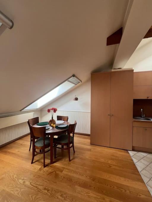 Old Town Apartment With Free Parking Vilnius Eksteriør bilde
